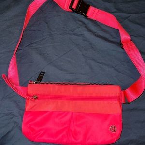 Lululemon Free Spirit Bag neon pink
